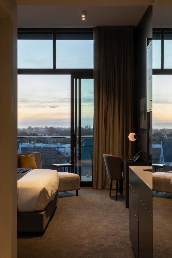 The Mayfair クライストチャーチ エクステリア 写真 A room at the hotel