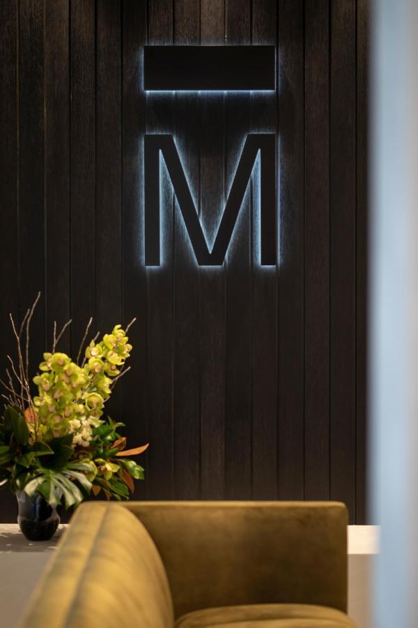 The Mayfair クライストチャーチ エクステリア 写真 The M on the wall of the lobby