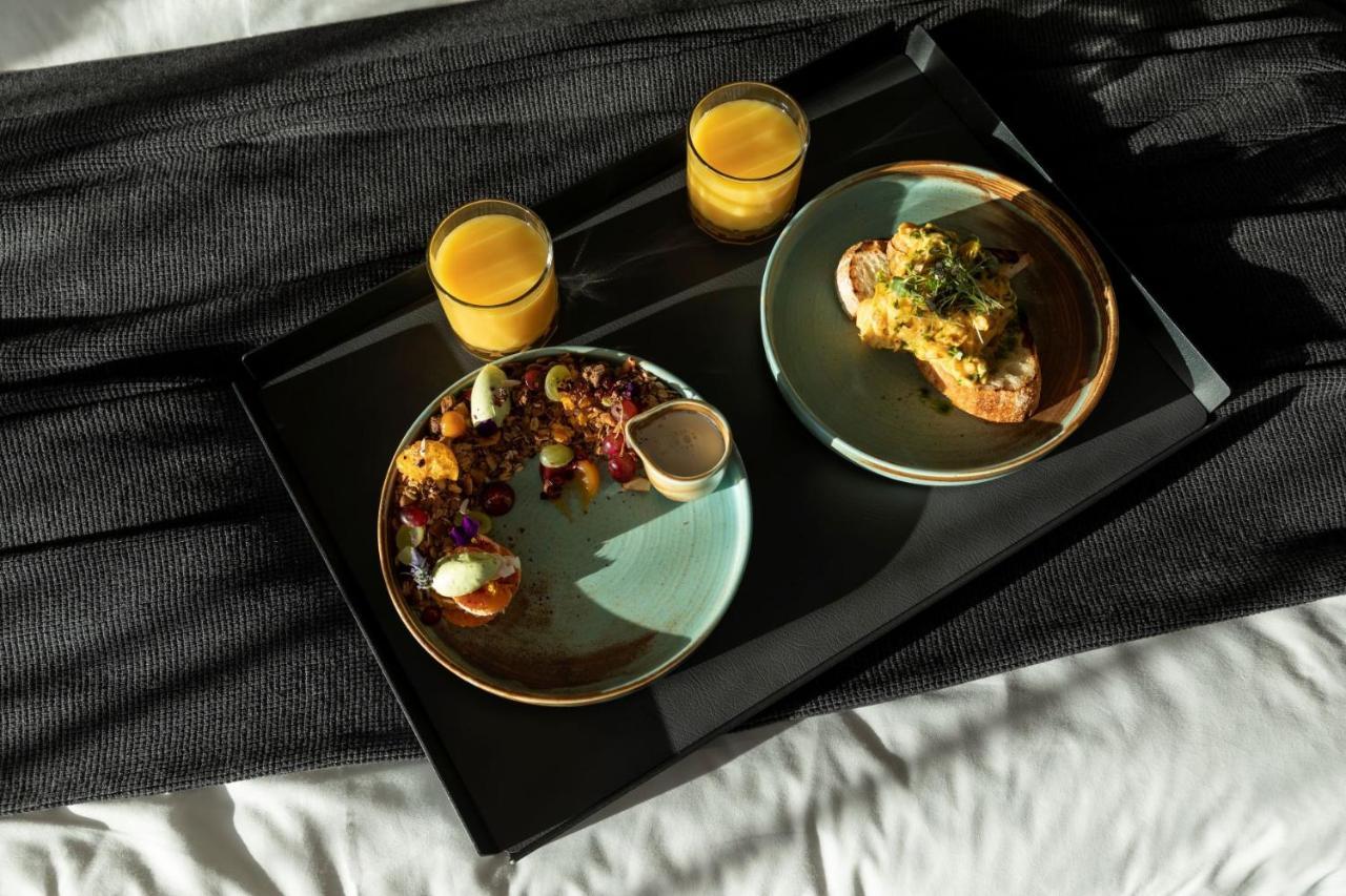 The Mayfair クライストチャーチ エクステリア 写真 A room service tray